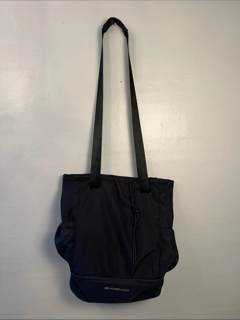 BEYOND YOGA Women's Black Convertible Gym Bag